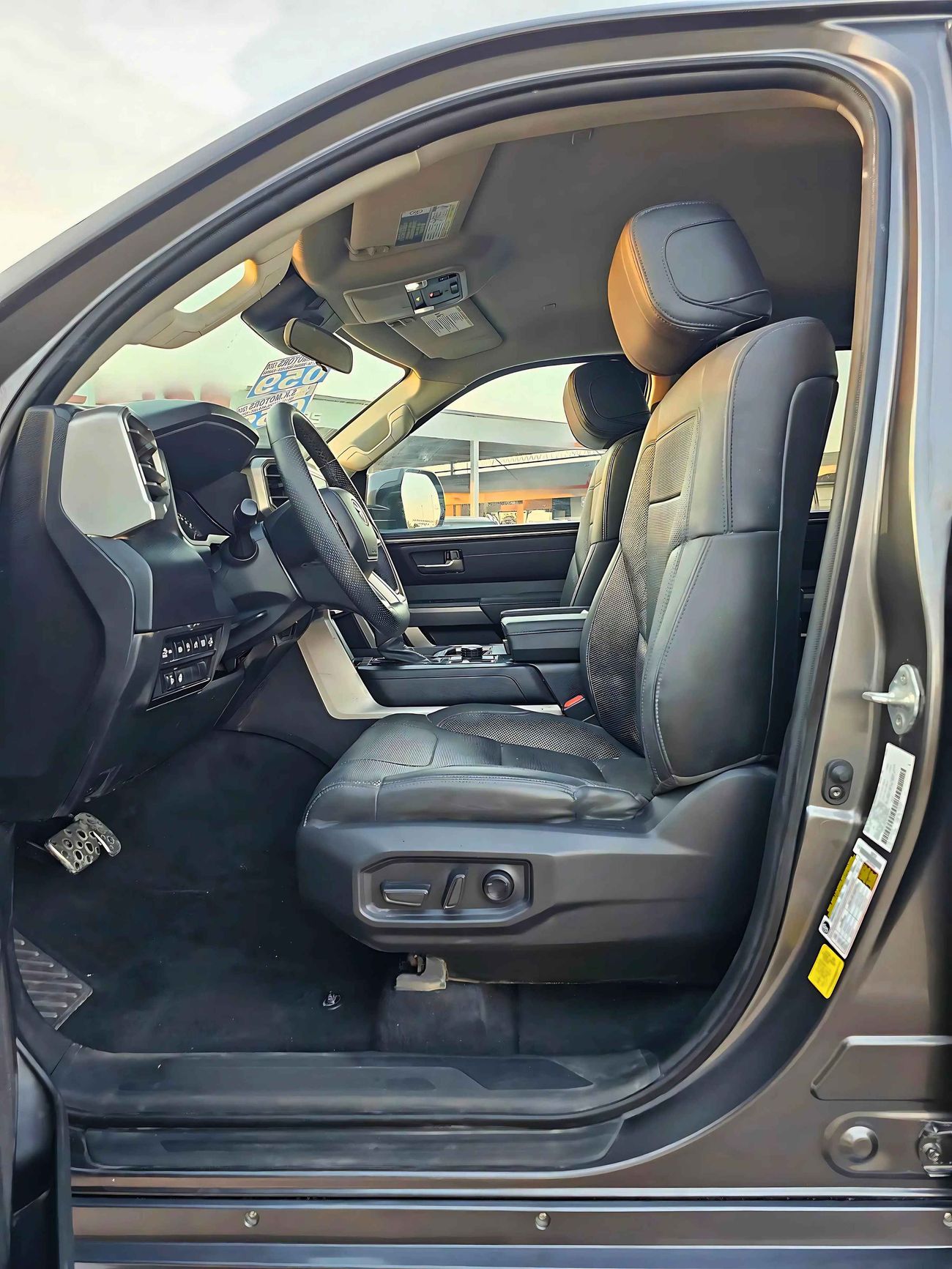 تويوتا تاندرا CREWMAX TRD SR5/ 4WD/ LOW MILEAGE/ ORG AIRBAG/ 2156 MONTHLY/ LOT# 9666