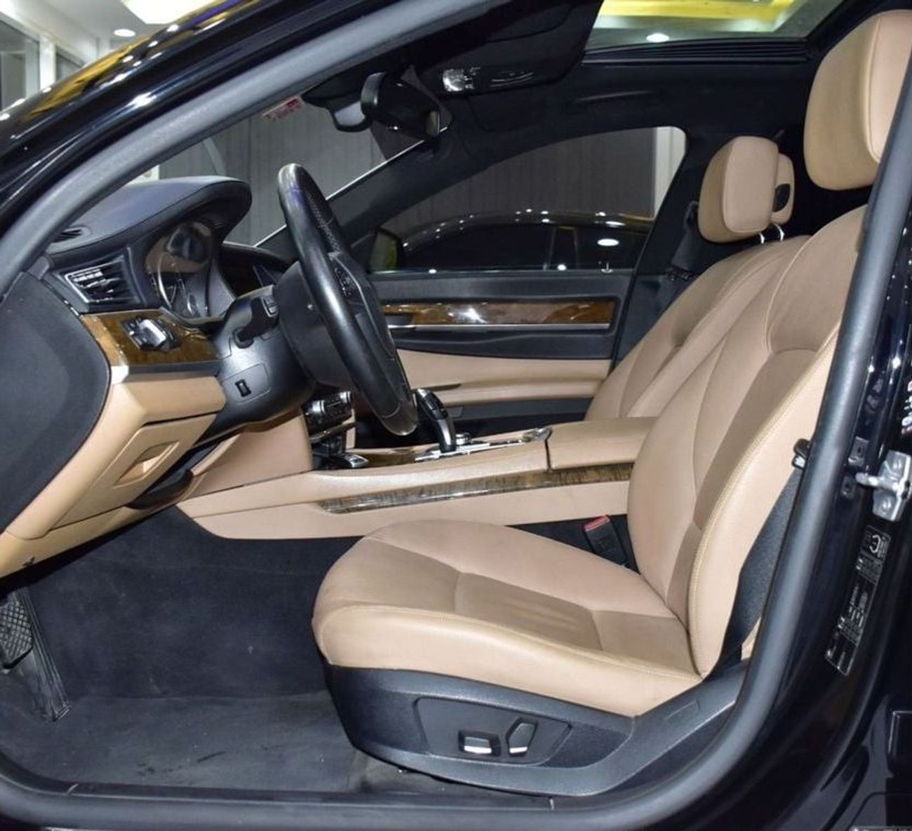 بي أم دبليو 730Li EXCELLENT DEAL for our BMW 730Li ( 2012 Model ) in Black Color GCC Specs