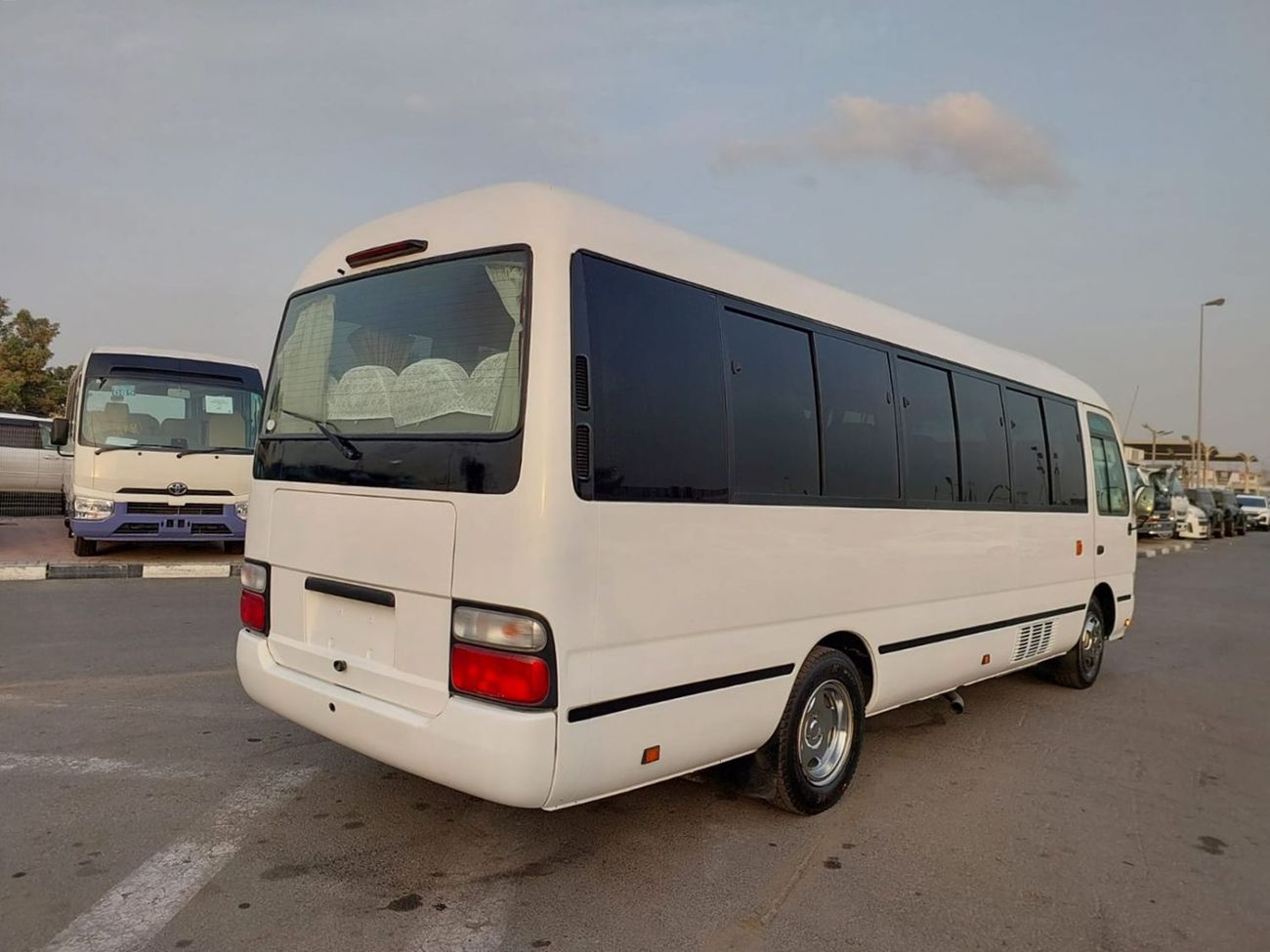 Toyota Coaster TOYOTA COASTER BUS RHD 2013 MODEL 4.0 L DIESEL AUTOMATIC(PM05719)