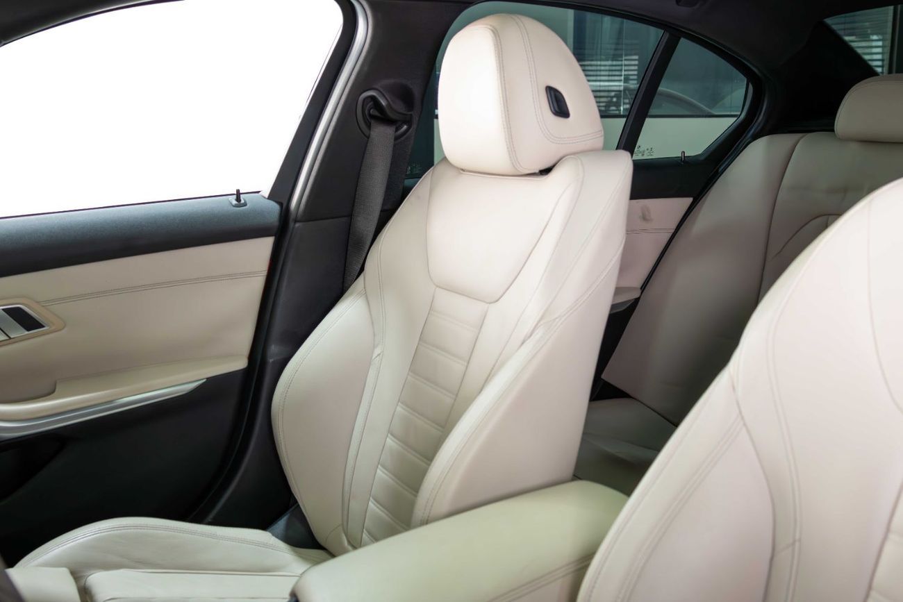 BMW 330i Std 2.0L GCC-Low Mileage-Full Service History-Premium Metallic Paint-LED Headlights-Rear View Camera