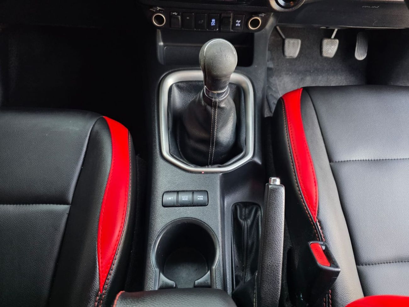 Toyota Hilux GLX 2016 | 2.8L DIESEL ENGINE | MANUAL TRANSMISSION | RHD | SMART CAB | DIGITAL AC | AIR SNORKEL | PUSH
