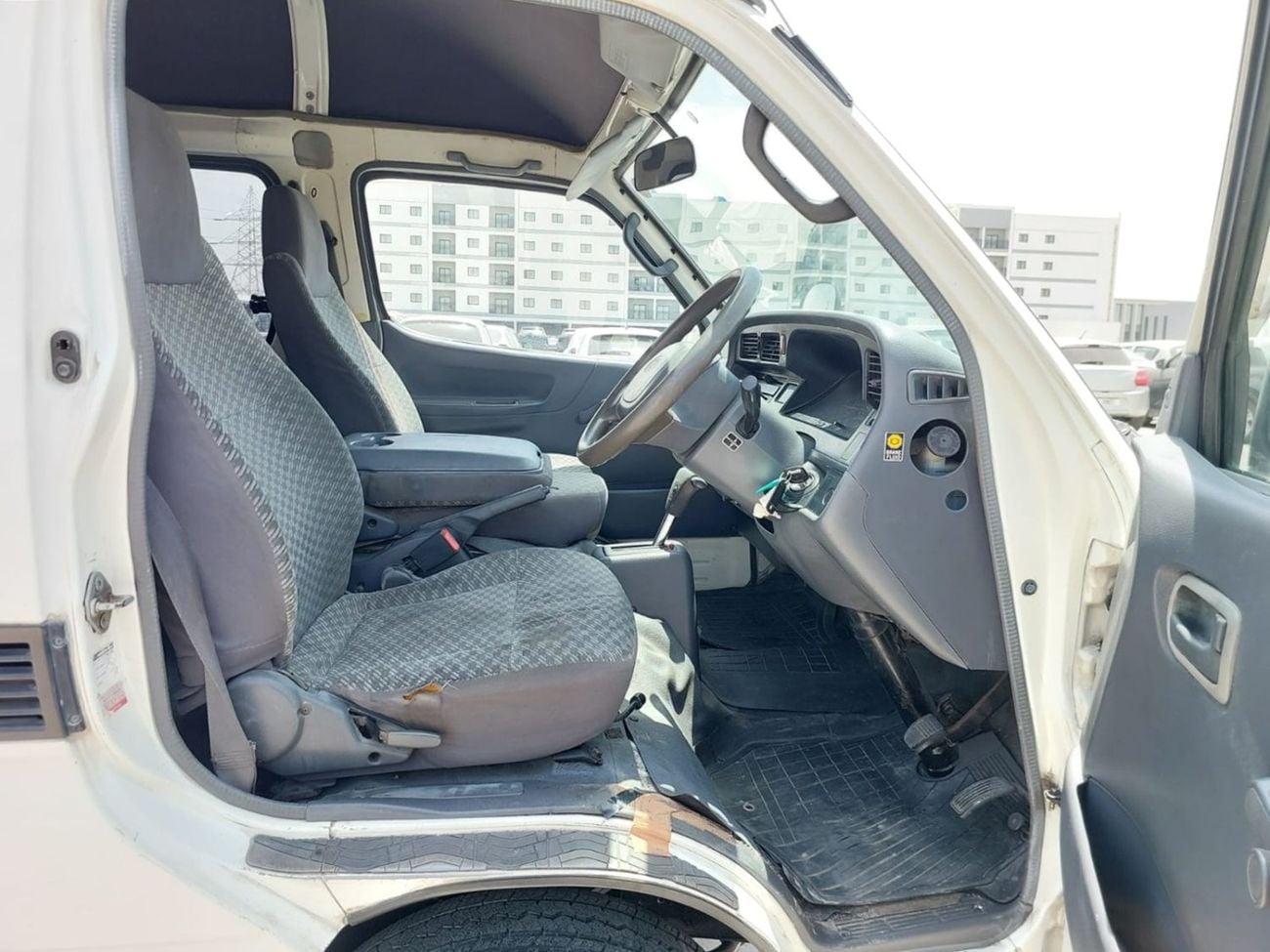 Toyota Hiace TOYOTA HIACE VAN RHD 2000 MODEL 3.0 L DIESEL AUTOMATIC(PM02207)