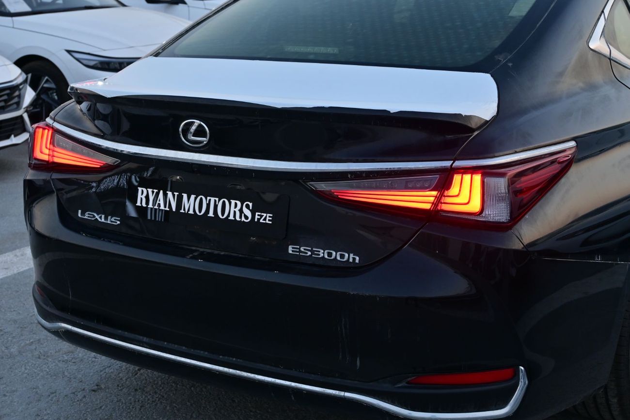 Lexus ES300h Lexus ES300H 2.5L Hybrid, Color Black Model 2024