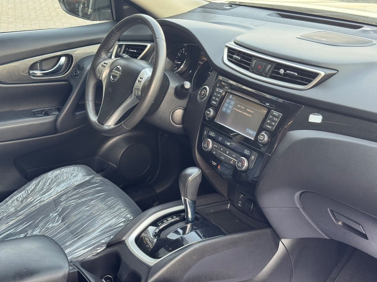 Nissan Rogue SL / 2.5L V4 / PANORAMIC SUNROOF / AWD / 360 CAMERA / ELECTRIC SEATS / REAR AC