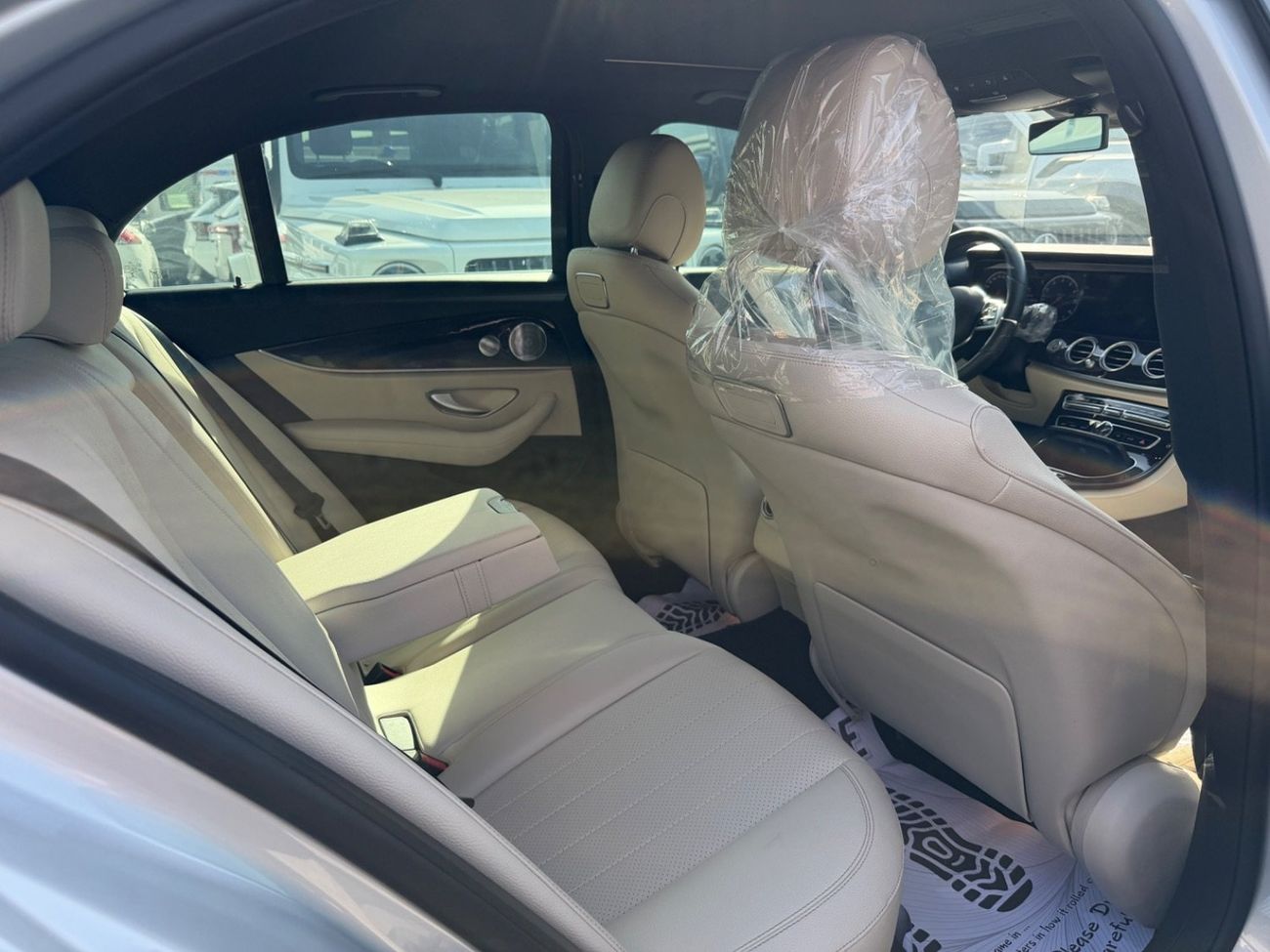 Mercedes-Benz E300 Premium 2.0L