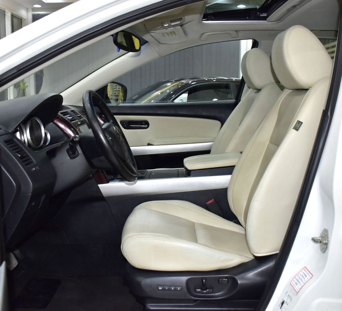 مازدا CX9 EXCELLENT DEAL for our Mazda CX-9 AWD ( 2016 Model ) in White Color GCC Specs