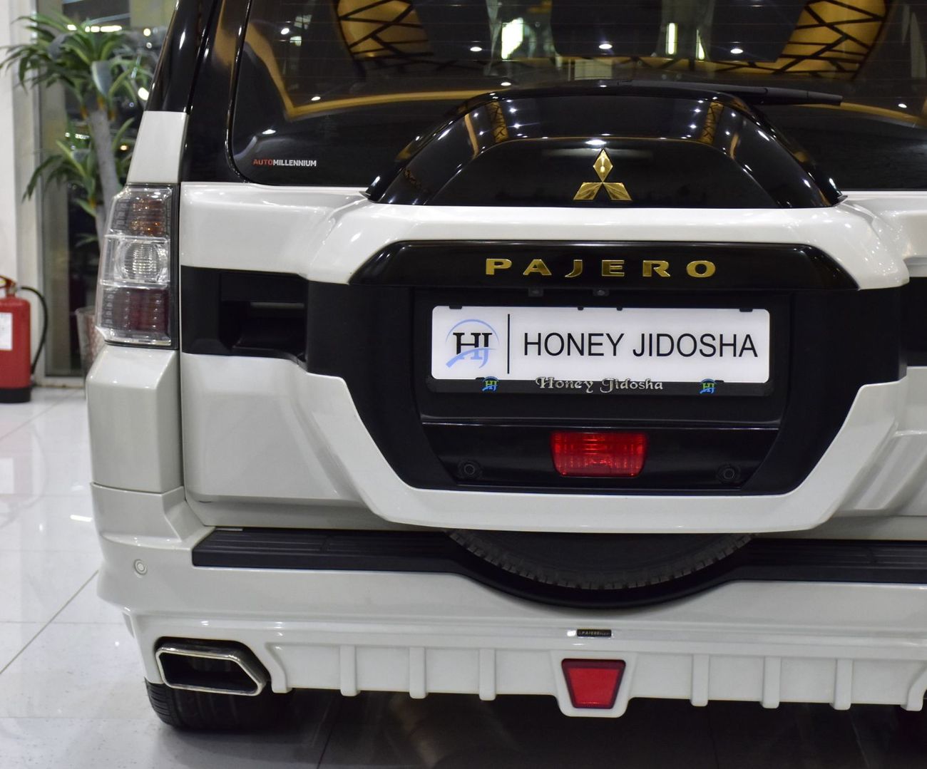 Mitsubishi Pajero EXCELLENT DEAL for our Mitsubishi Pajero Signature Edition GLS 3.8 ( 2018 Model ) in White / Black C