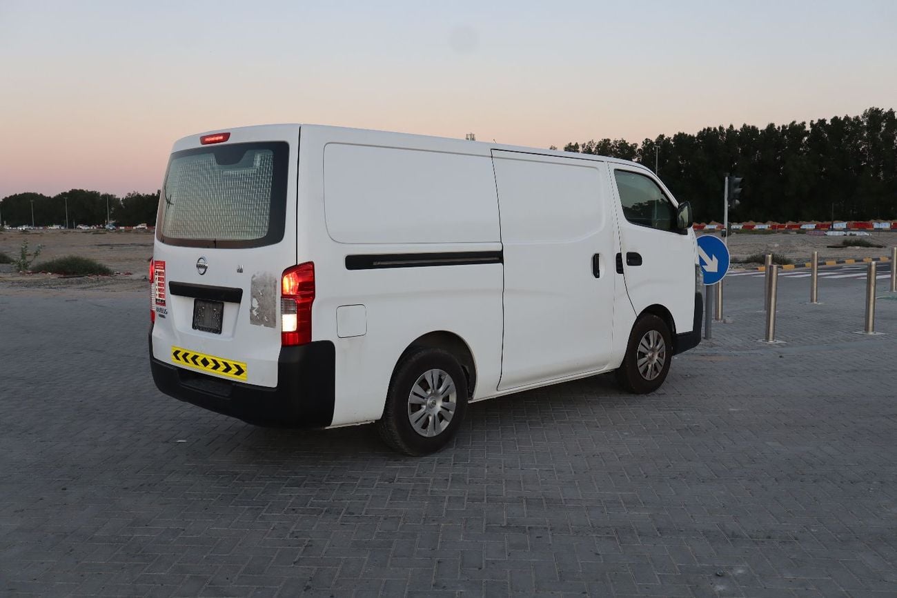 Nissan Urvan STD