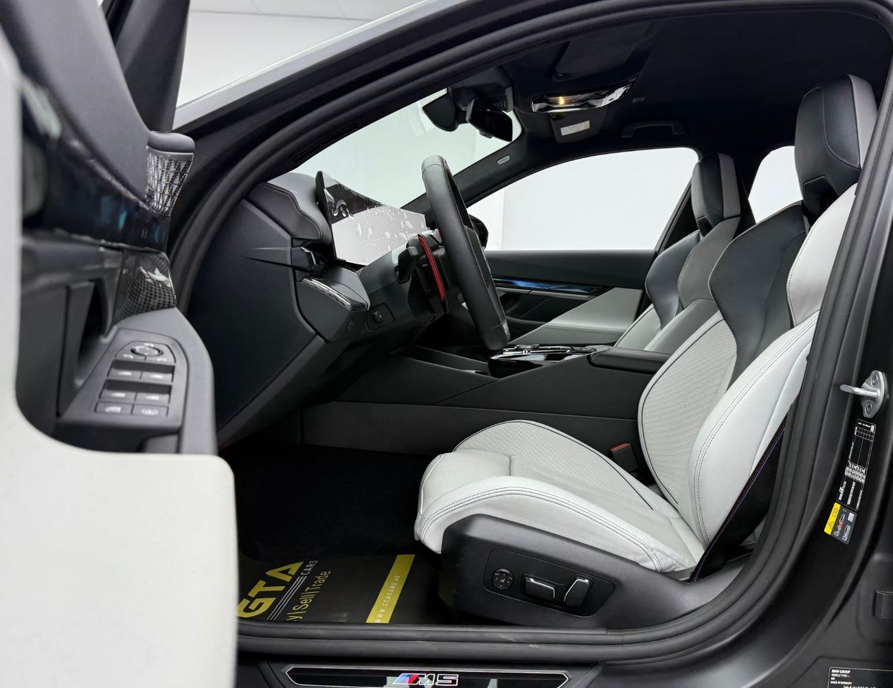 BMW M5  2025 BMW M5 Competition, 2030 BMW Warranty + Service Pack, Low Km, Excellent Condition, GCC