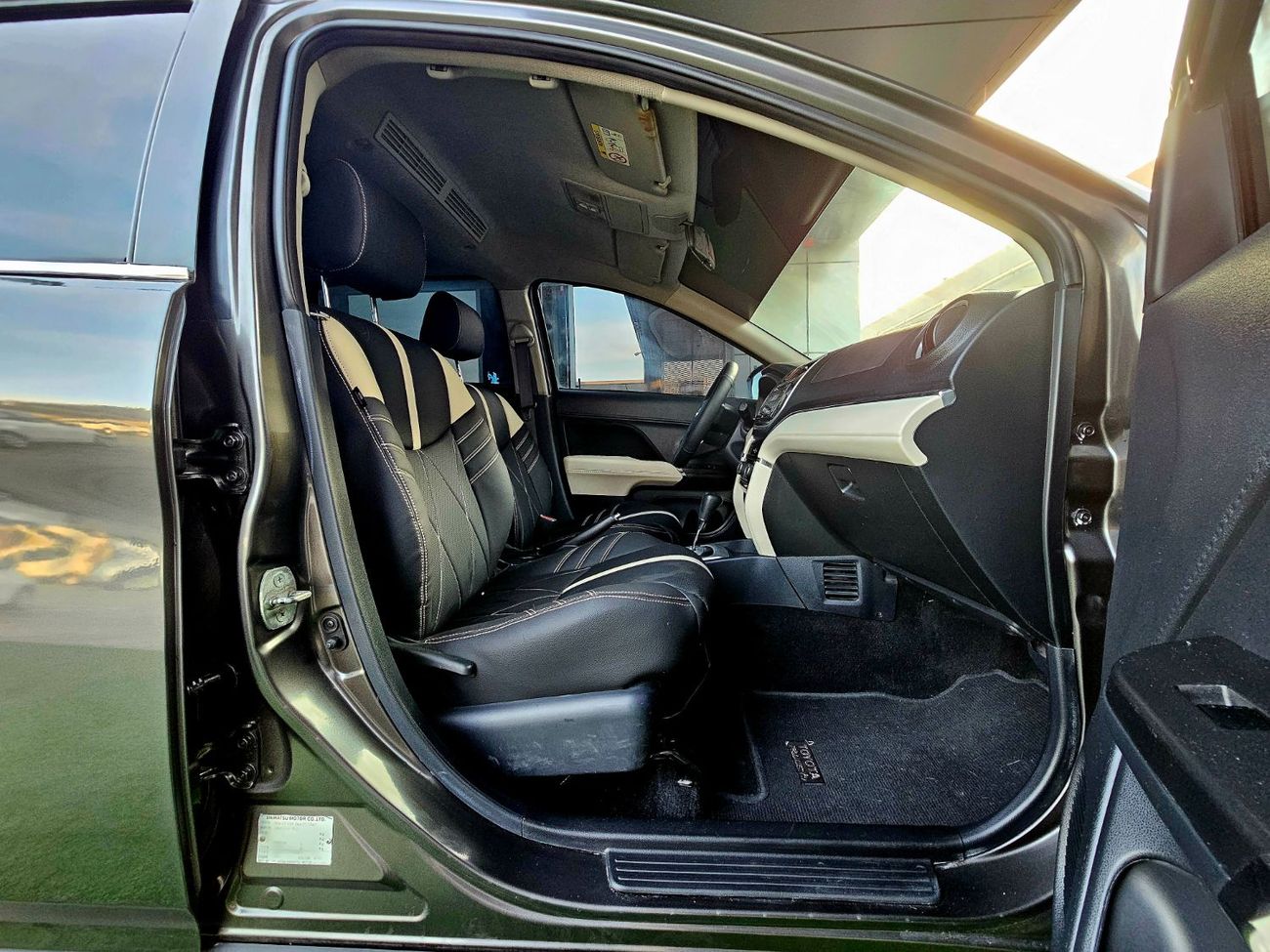 Toyota Rush EX / 1.5 V4/ LEATHER SEATS/ LOW MILEAGE/ EXPORT ONLY