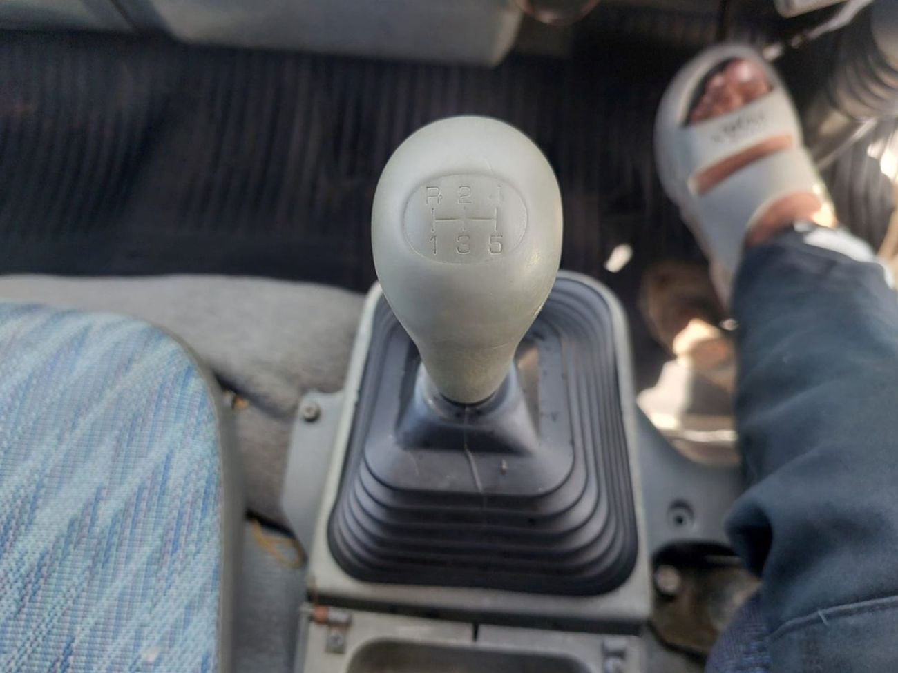 Mitsubishi Fuso Canter MITSUBISHI CANTER TRUCK RHD 1995 MODEL 4.5 L DIESEL MANUAL(PM02304)