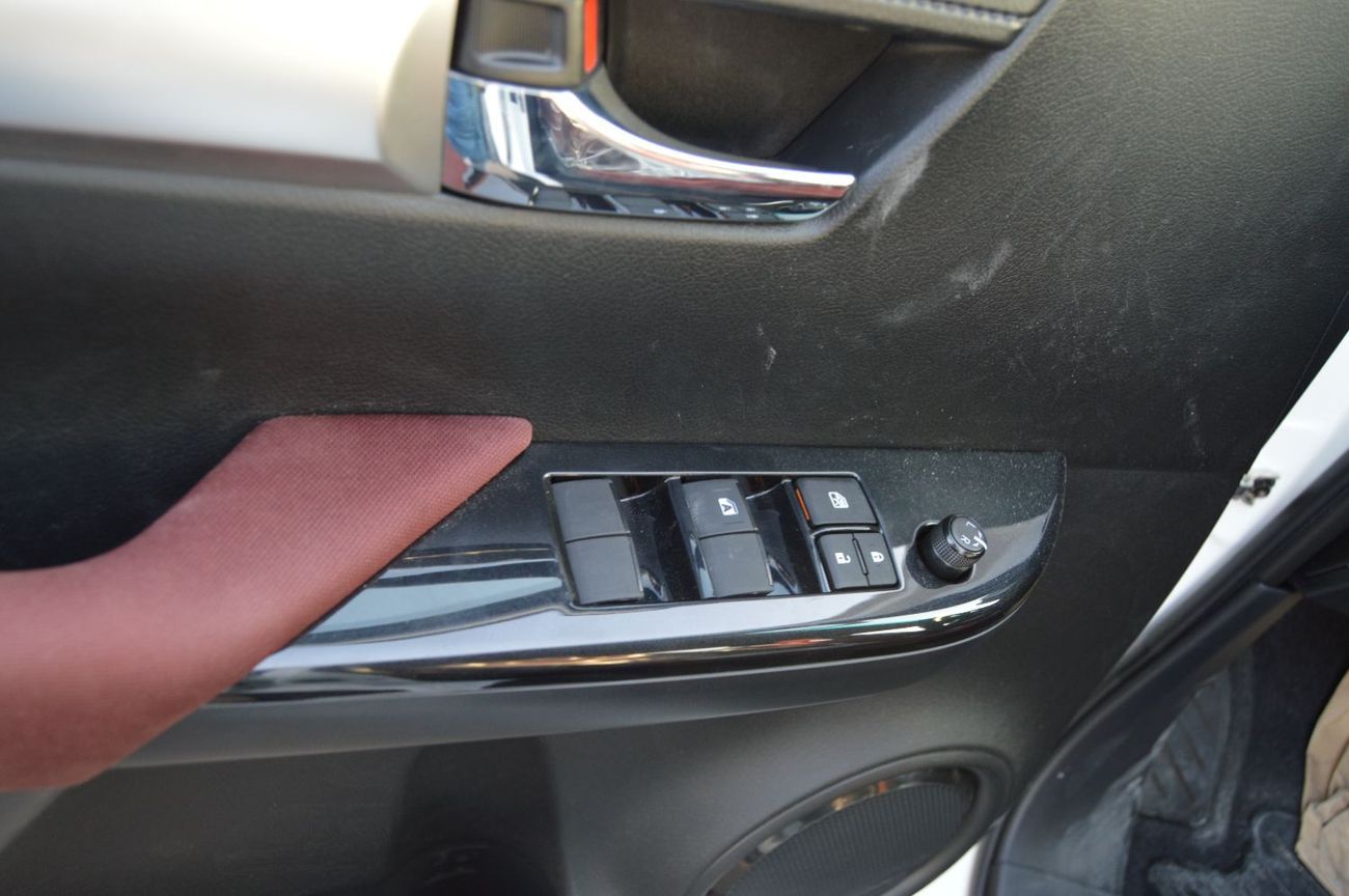 Toyota Hilux Toyota Hilux Pick Up Year: 2025 Color: White