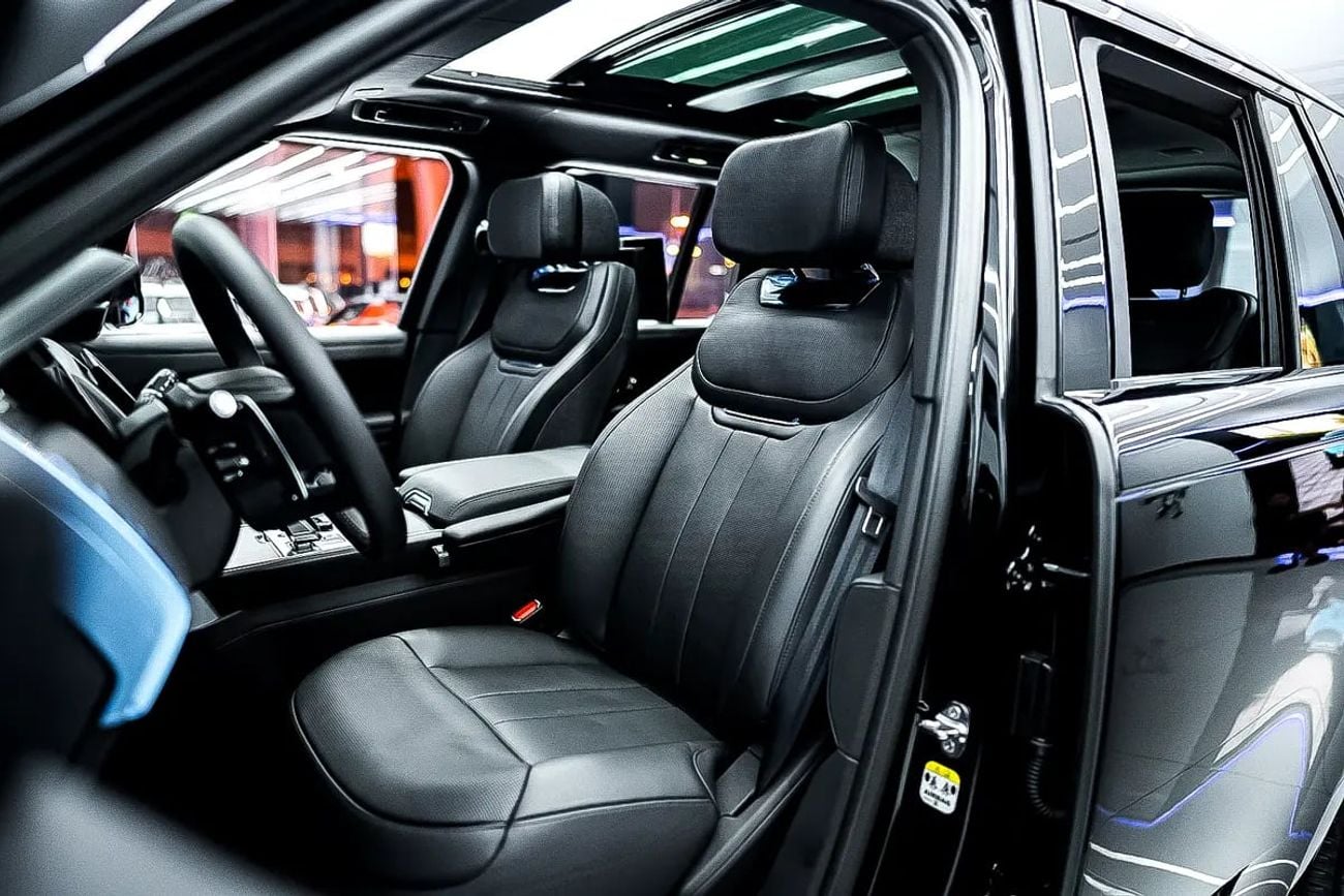 Land Rover Range Rover Autobiography SV 5.0L MIDDLE EAST SPECS | SV P530 | REAR TVS | LEG REST TWO TONE INTERIOR