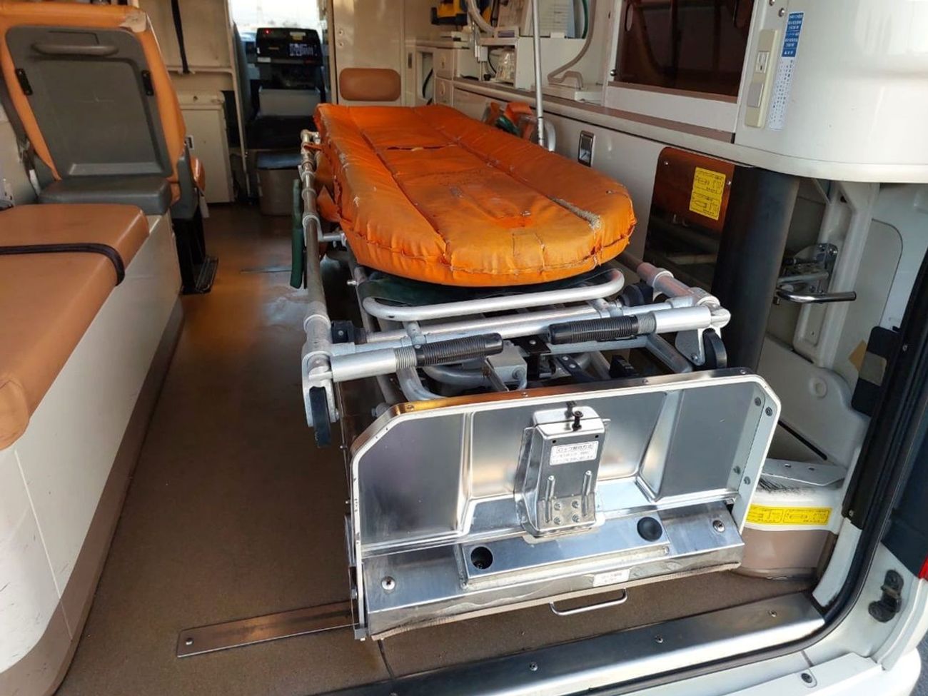 Toyota Hiace TOYOTA HIACE AMBULANCE VAN RIGHT HAND DRIVE(PM11334)