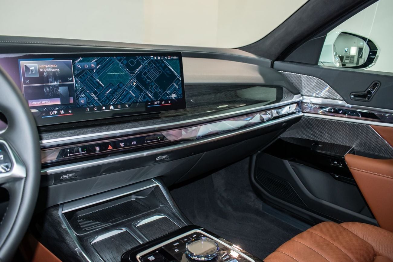 BMW 740i LUXURY PURE EXCELLENCE