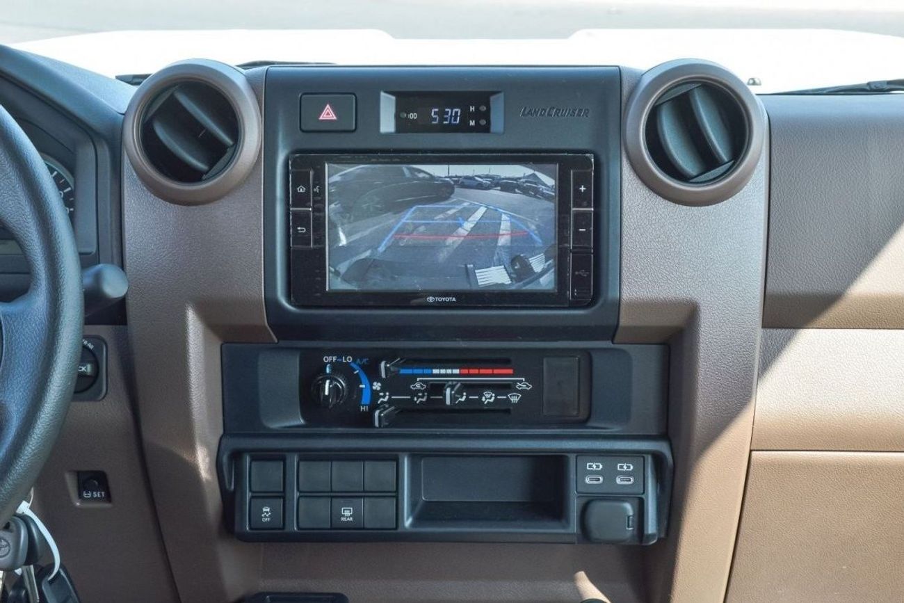 Toyota Land Cruiser TOYOTA LAND CRUISER 76 SERIES 4.0L 4WD V6 SUV 2024 | REAR CAMERA | 8 INCH DISPLAY | DIFFERENTIAL LOC