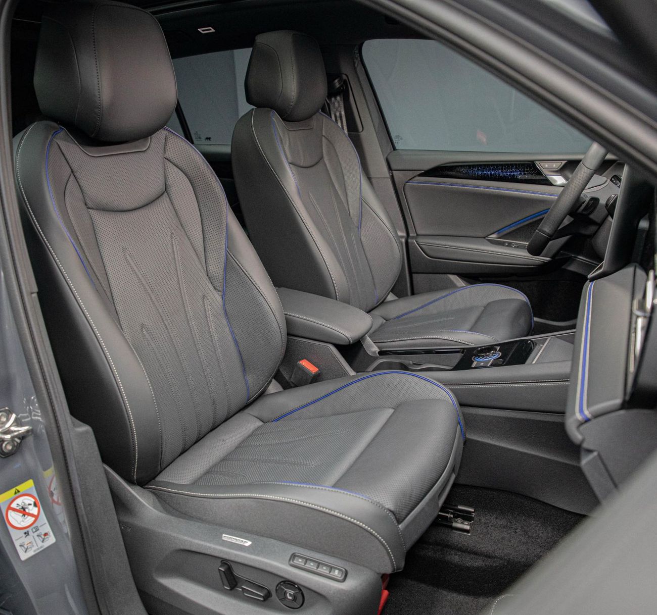 Volkswagen Tiguan R-Line 2.0L 2,195x60 • 20% DP • 2025 Volkswagen Tiguan R-Line Black Edition • VW Warranty + Service 