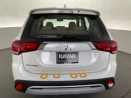 ميتسوبيشي آوتلاندر 2.5 GLX AUTO 4WD 7SEAT ML FABRIC SEATS | شامل الضمان | 0 ﺪﻔﻋﺓ ﺃﻮﻟﻯ