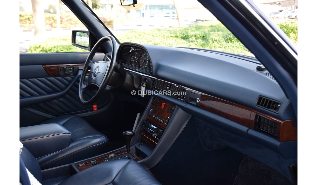 Mercedes-Benz 560 Original Paint & Low Milage