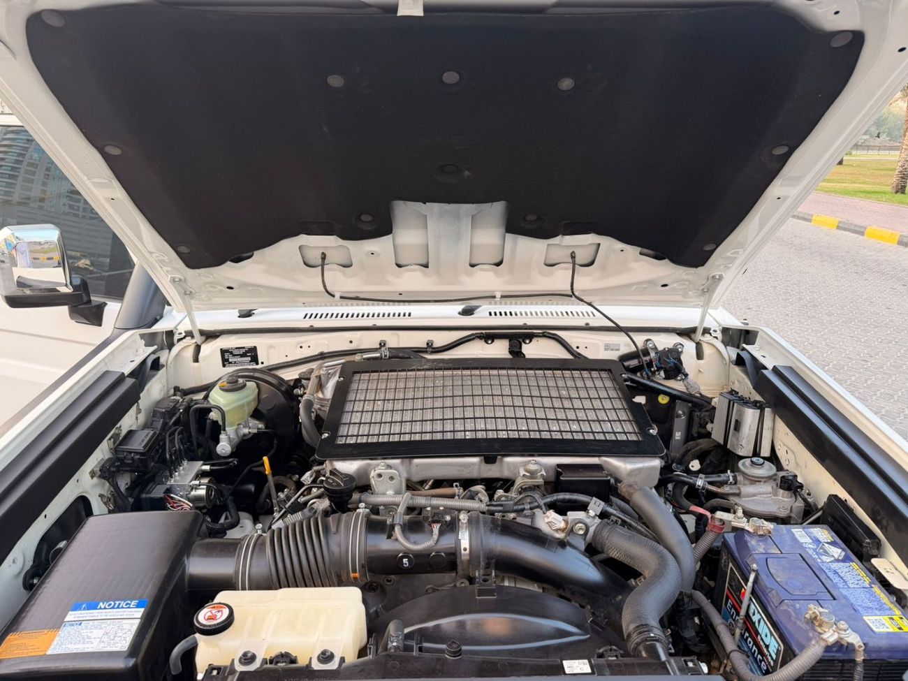 تويوتا لاند كروزر بيك آب diesel 4.5 liter ,right hand drive ,2024 shape ,year model 2017 ,only for export available