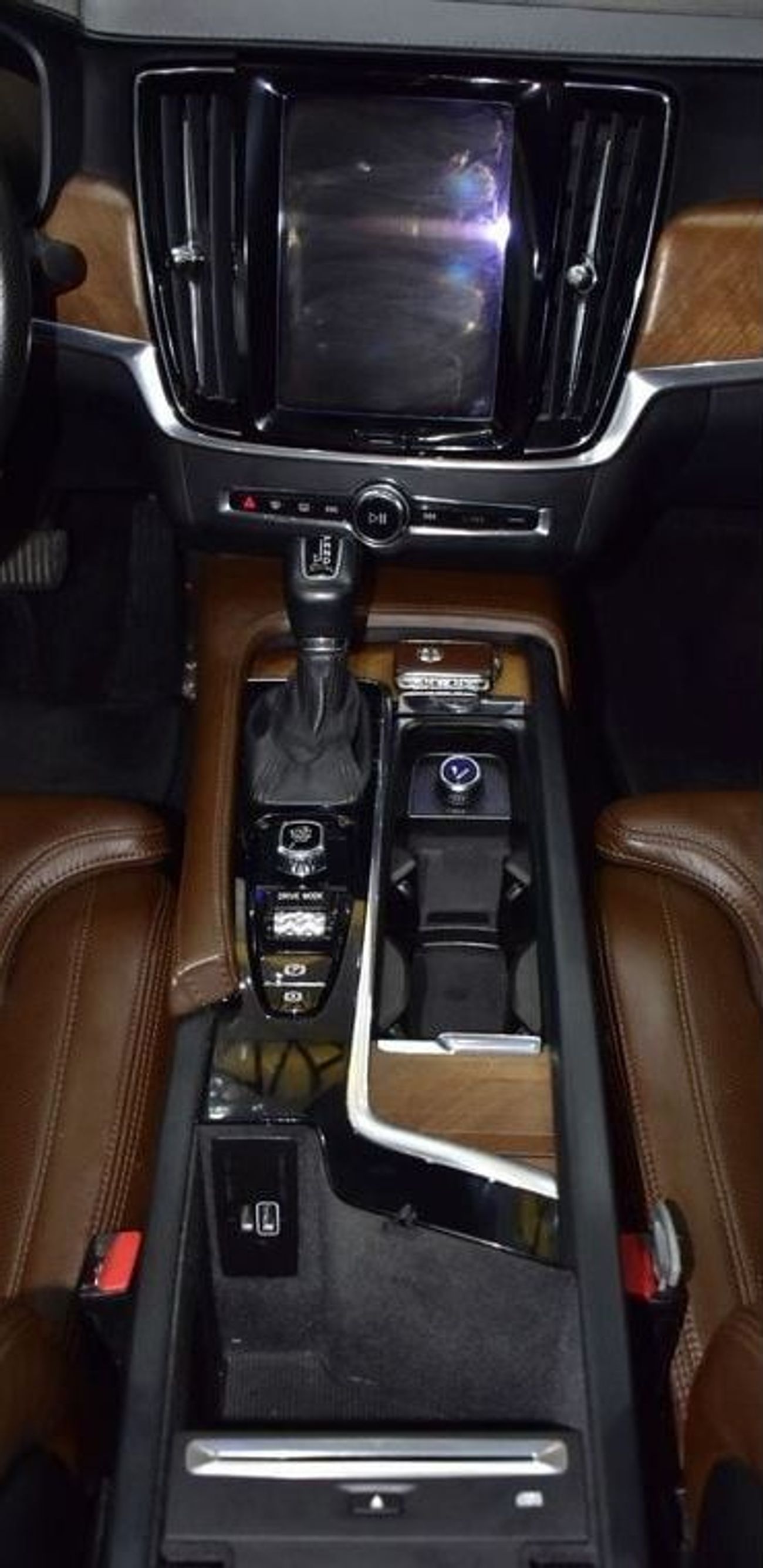 فولفو S90 EXCELLENT DEAL for our Volvo S90 T6 AWD ( 2018 Model ) in Silver Color GCC Specs