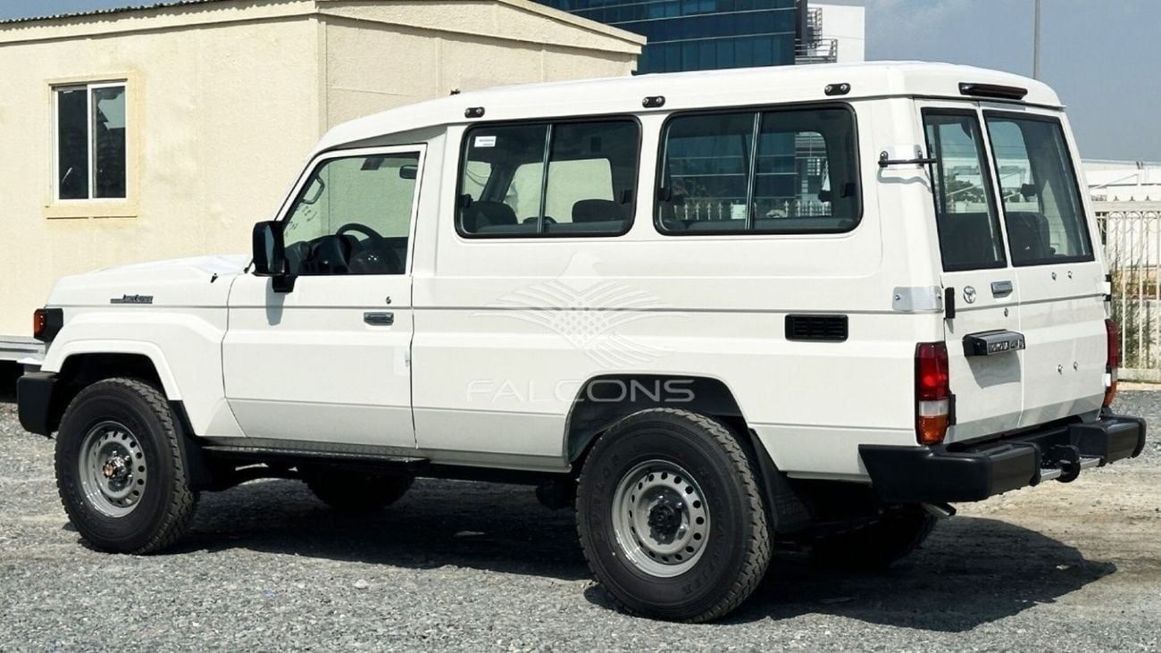 تويوتا لاند كروزر 70 Toyota Land Cruiser 78 4.2L DSL13 seater MT