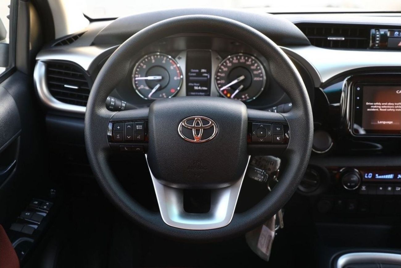 تويوتا هيلوكس Get 2023 Toyota Hilux 4x4 DC 2.8 SR5 - White inside Maroon