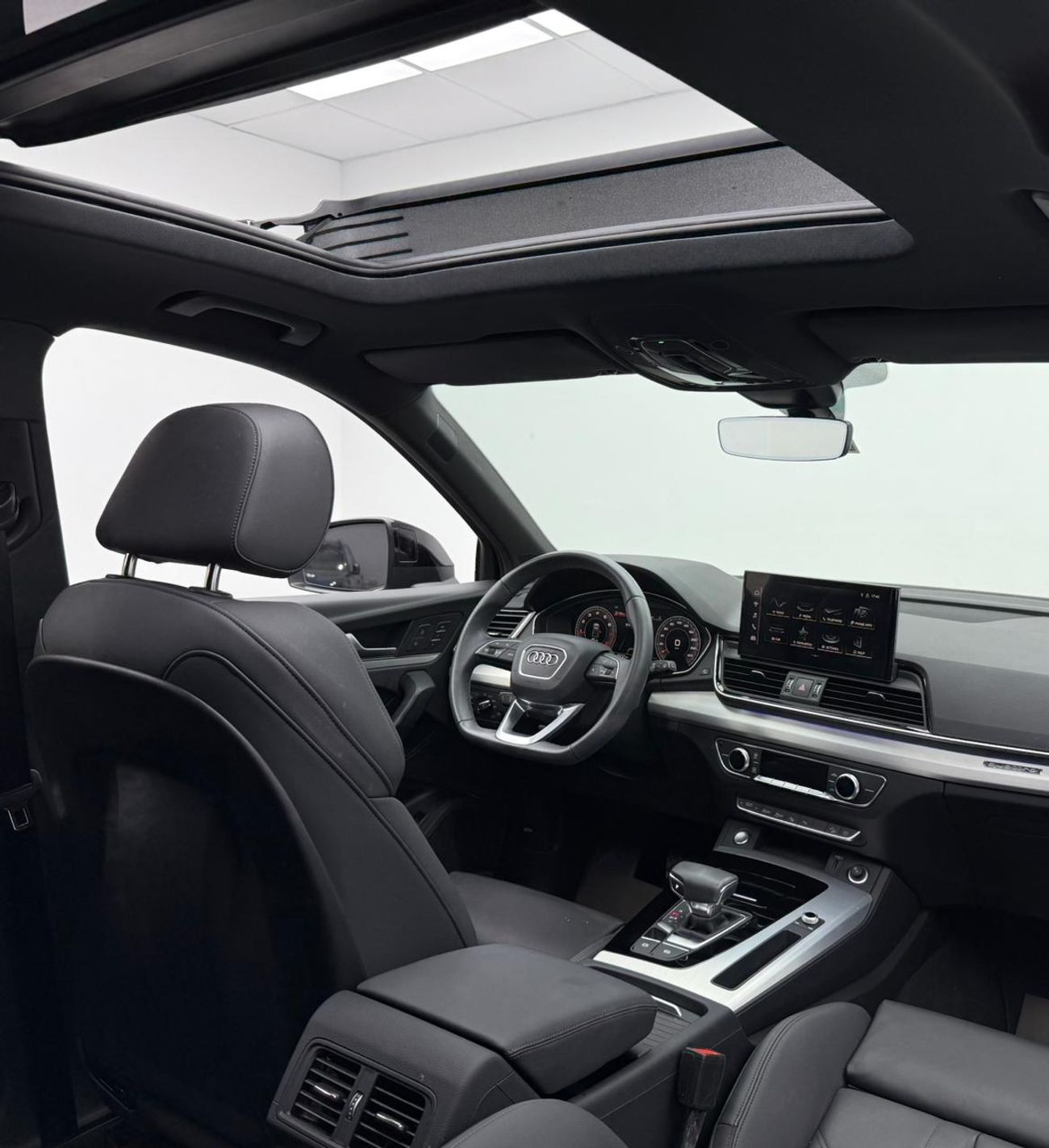 أودي Q5 45 TFSI quattro S Line 2.0L 2024 Audi Q5 S-Line Quattro, 2029 Audi Warranty + Service Pack, Low Km, 