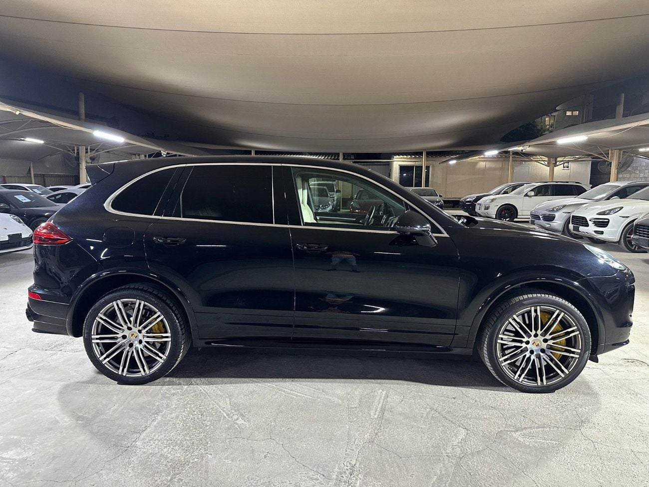 Porsche Cayenne TURBO S | CABRON INTERIOR PACKAGE | PORSCHE SPORTS EXHAUST SYSTEM | SUNROOF