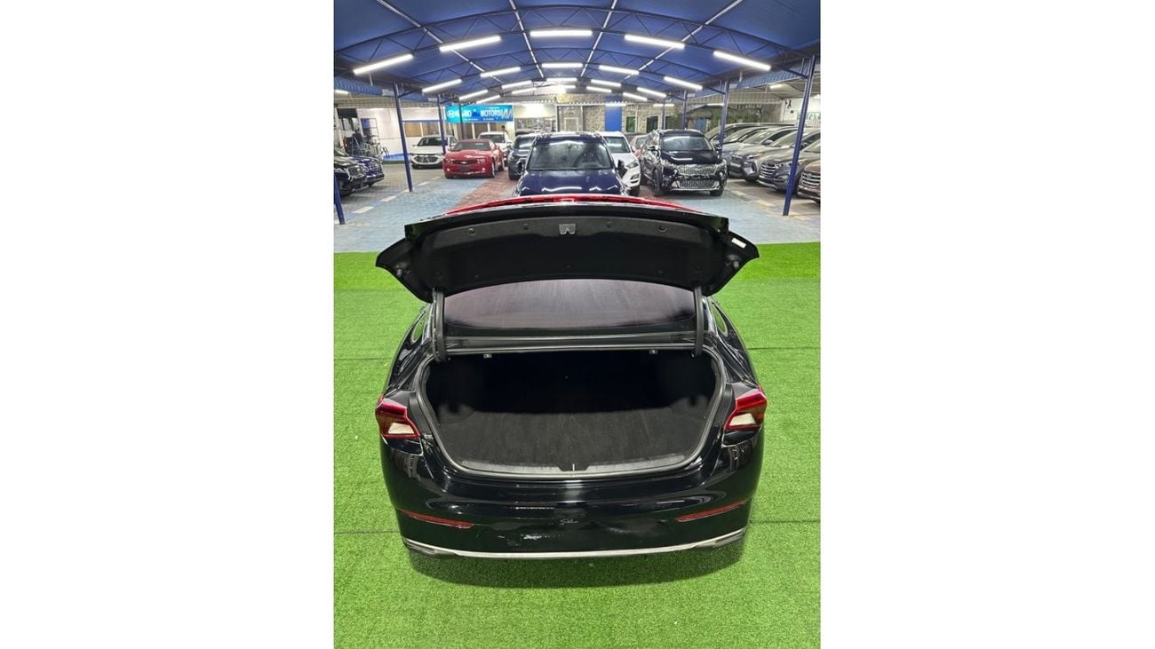 كيا K5 كيا K5 2021 بمحرك سعة 1.6 تيربو السيارة بحالة ممتازة قليلة الأضرار