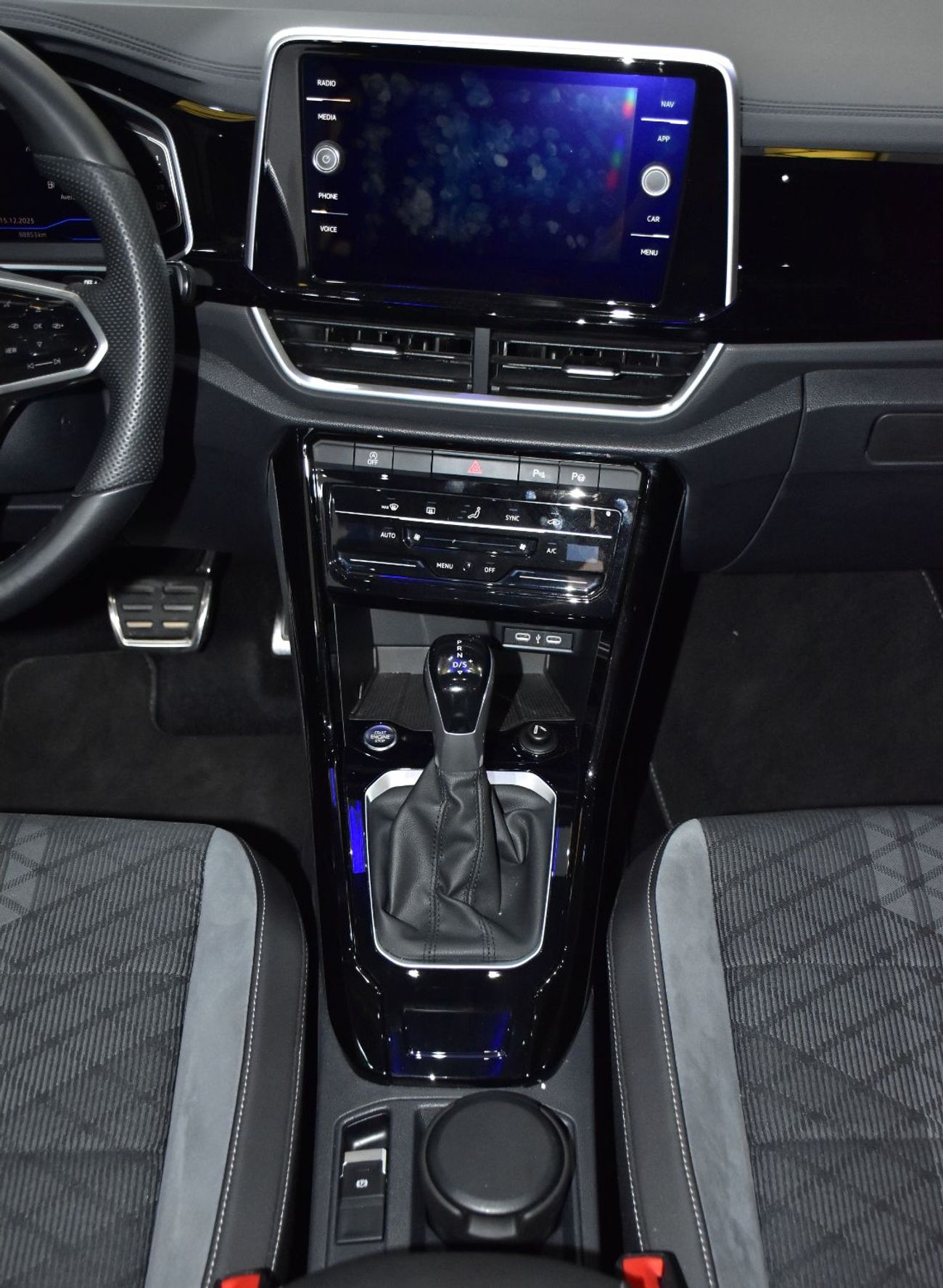 Volkswagen T ROC EXCELLENT DEAL for our Volkswagen T-ROC R-Line ( 2023 Model ) in Blue Color GCC Specs