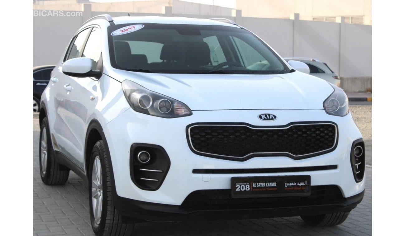 Kia Sportage kia sportage 2017 white GCC  2.0  excellent condition without accident