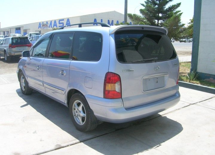 Hyundai Trajet exterior - Rear Right Angled