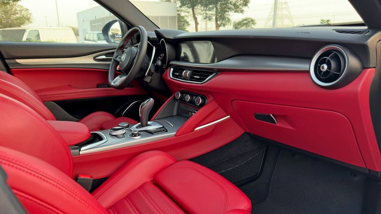 ألفا روميو ستيلفيو Veloce 2.0L