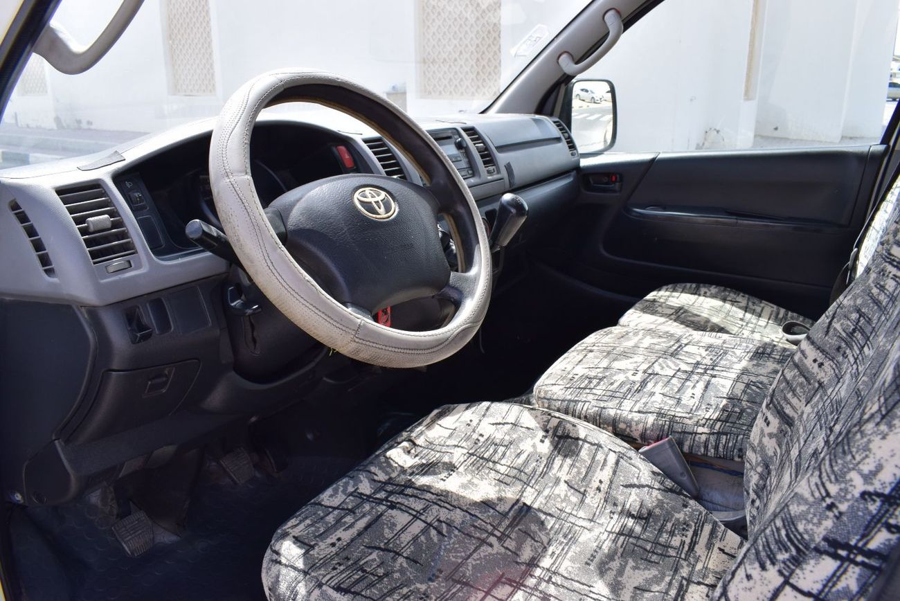Toyota Hiace Toyota Hiace Std Roof Bus, Model:2009. Excellent condition