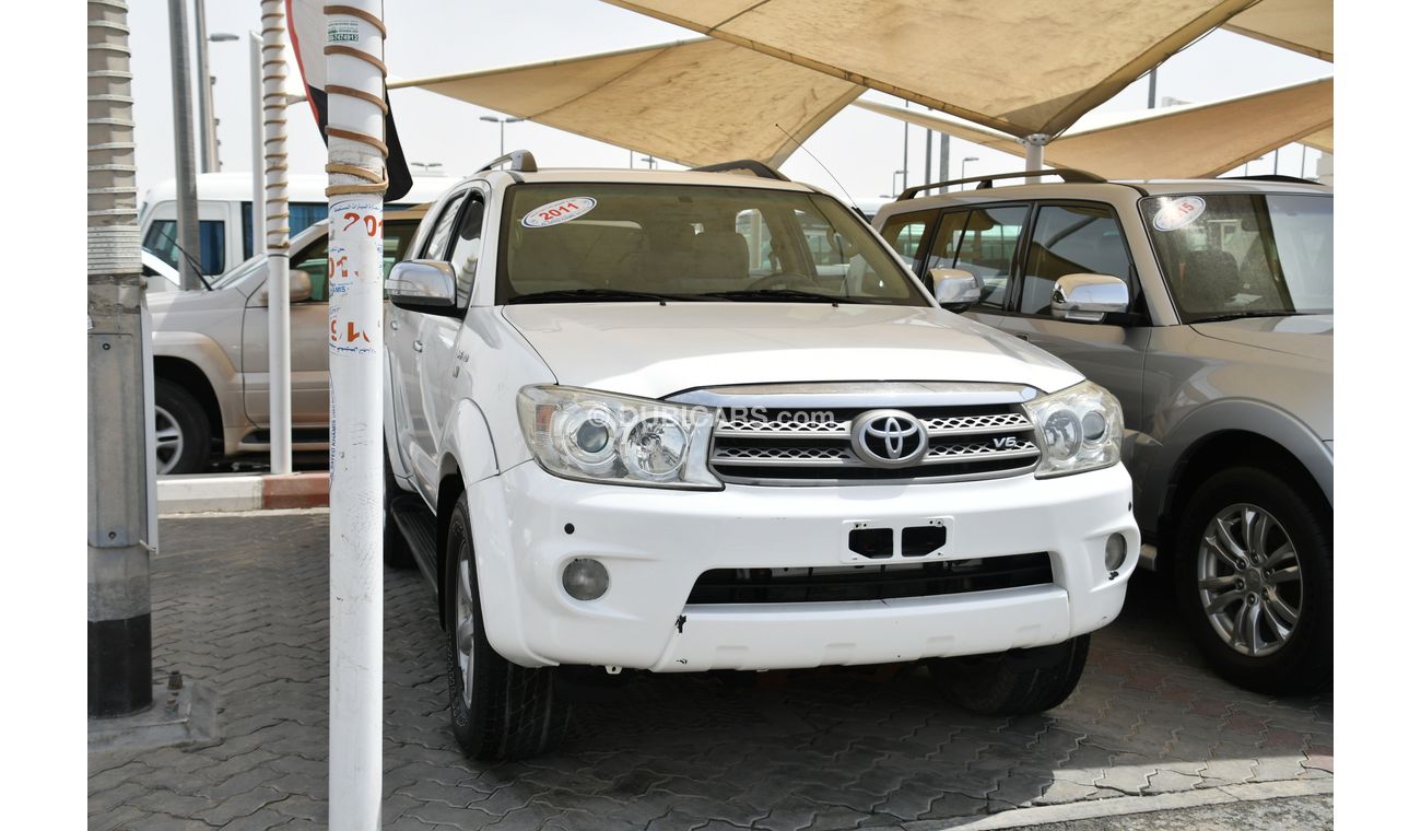 Toyota Fortuner 2011 WHITE NO PAIN NO ACCIDENT PERFECT