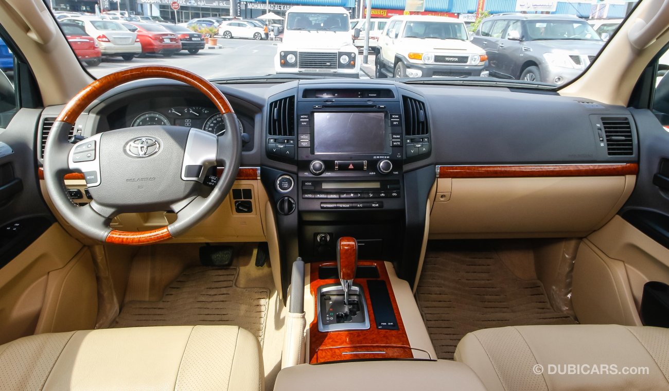 Toyota Land Cruiser GXR V8