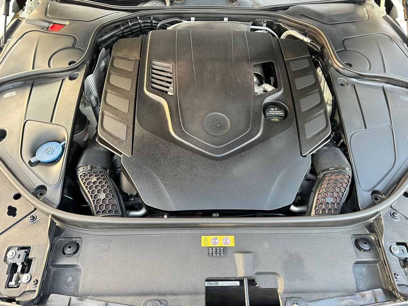 Mercedes-Benz S 560 Mercedes S560_ 2018_ Gulf _in excellent condition_ no problems