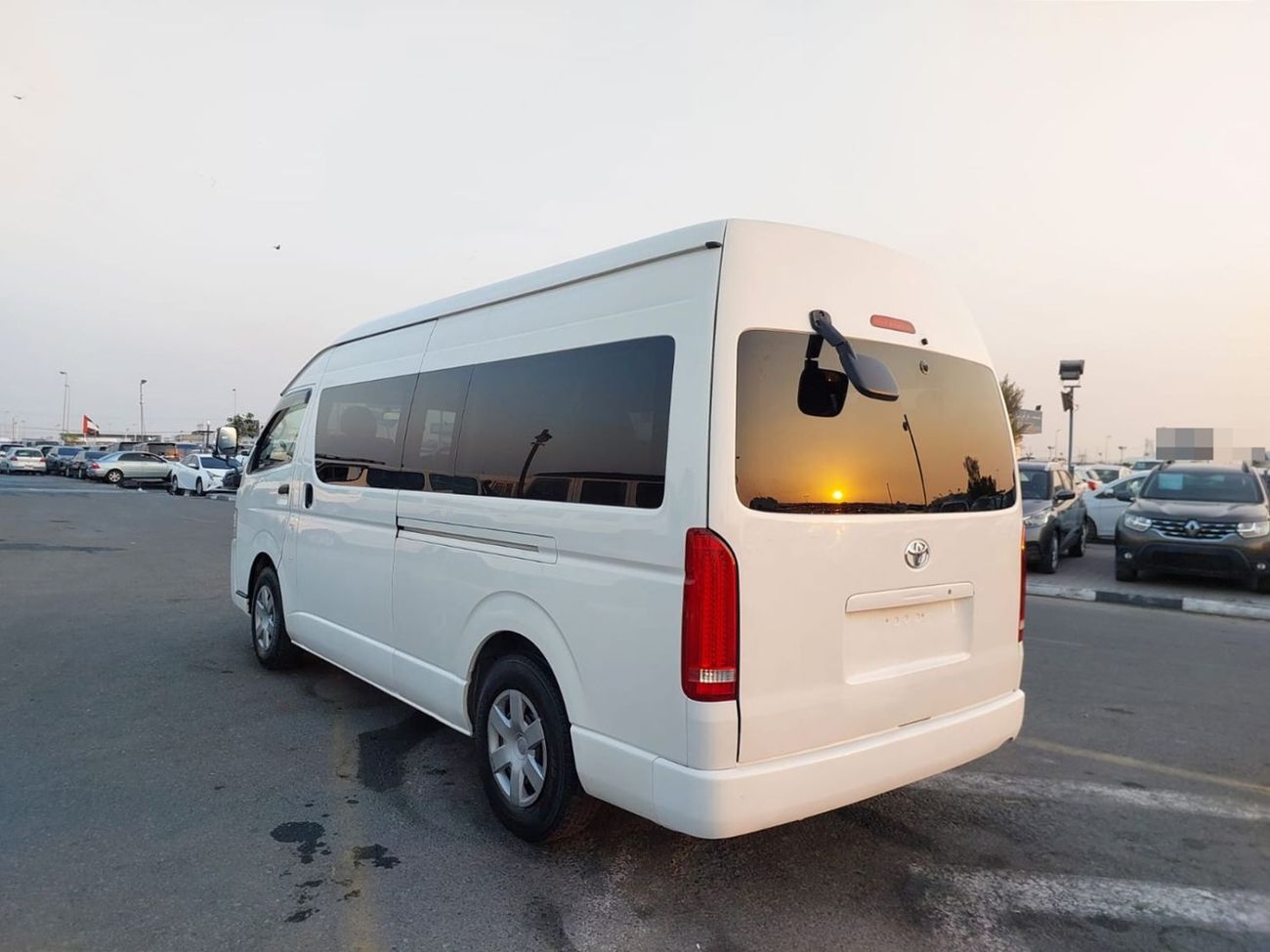 Toyota Hiace TOYOTA HIACE COMMUTER VAN RHD 2015 MODEL 3.0 L DIESEL AUTOMATIC(PM26406)
