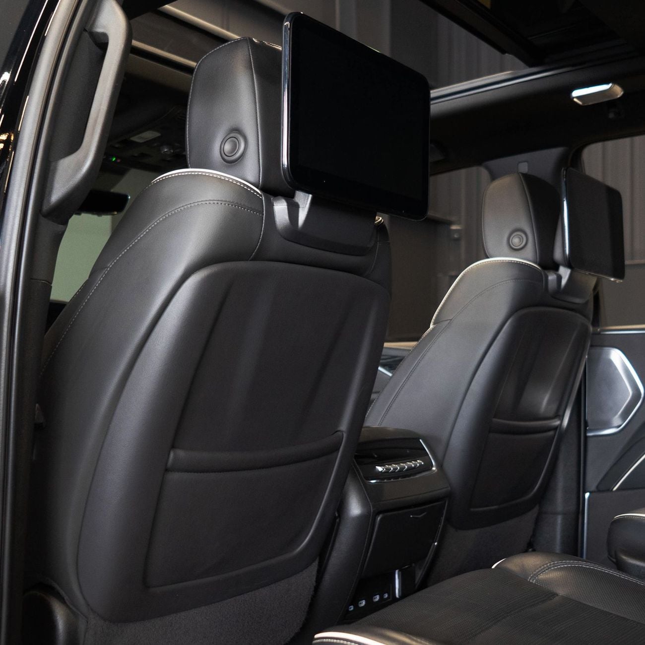 Cadillac Escalade AED 3,832 P.M • 0% Downpayment • Cadillac Escalade Premium Luxury Platinum  • 1 Year Warranty