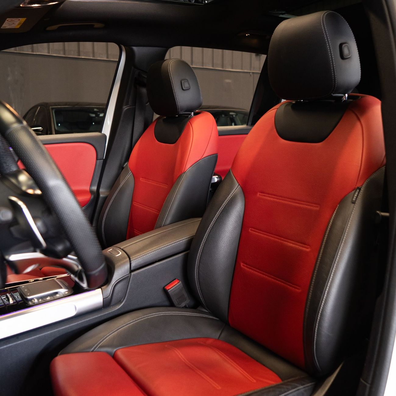 مرسيدس بنز GLB 35 AMG 4MATIC 2.0L (302 HP) AED 3,180  pm • 0% Downpayment • Mercedes GLB 35 AMG • 1 Year Warranty