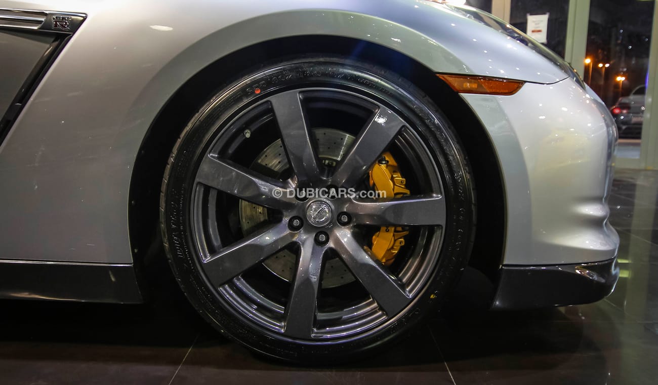 نيسان جي تي ار