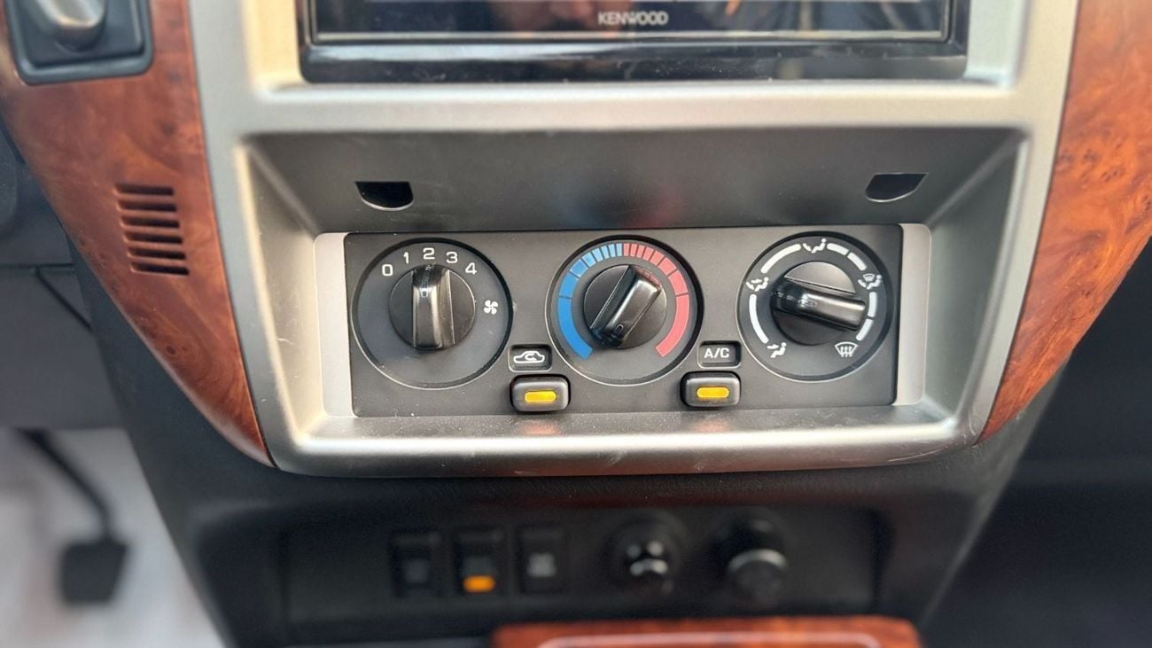 Nissan Patrol Safari Nissan Patrol Safari (Al Ostoura Edition) 4.8L Gasoline Engine 7 Seater