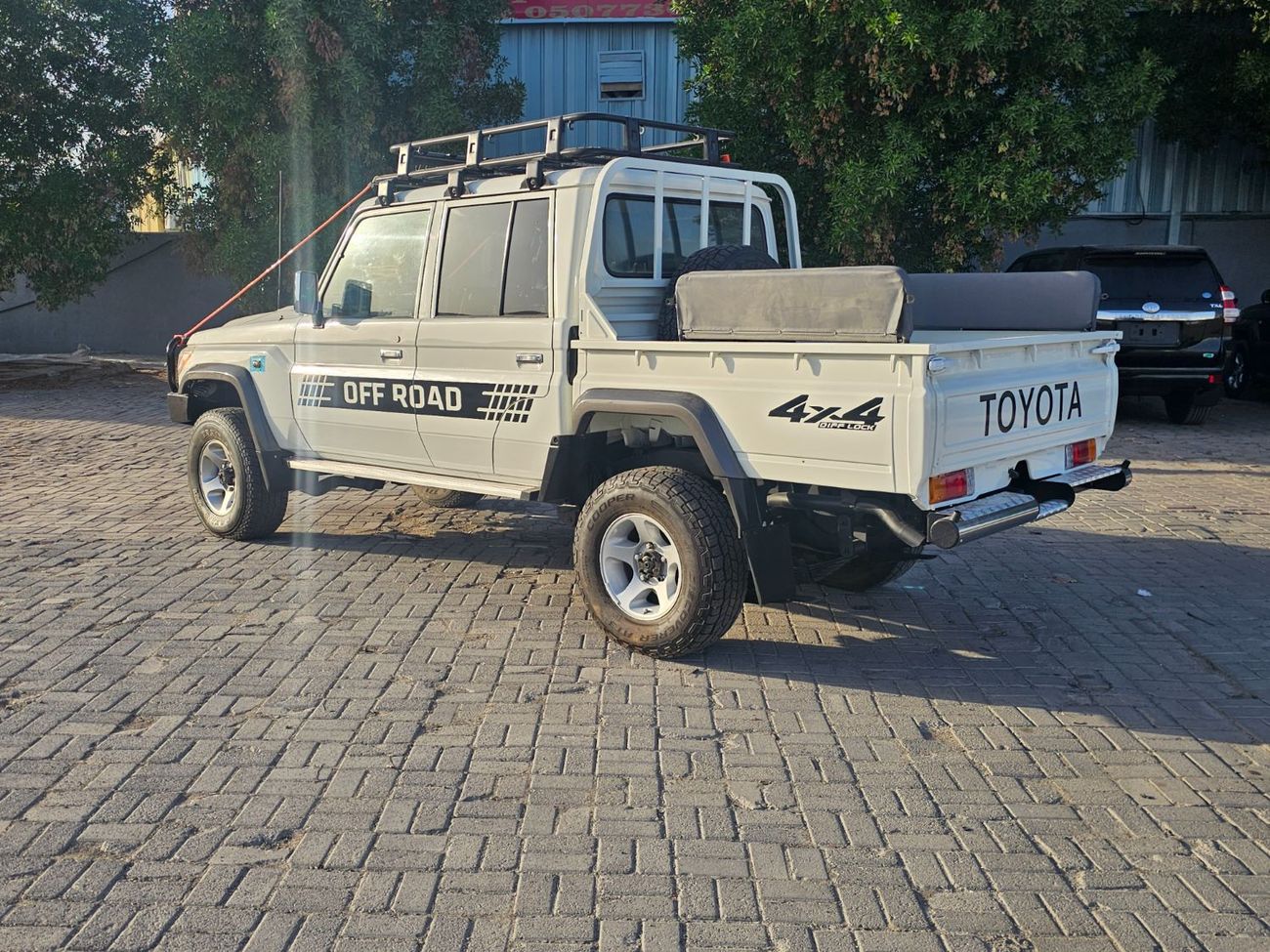 تويوتا لاند كروزر بيك آب Double Cabin-RHD-4.5L-Diesel-Manual-4WD-8 Cylinders-5 Seats-4 Doors
