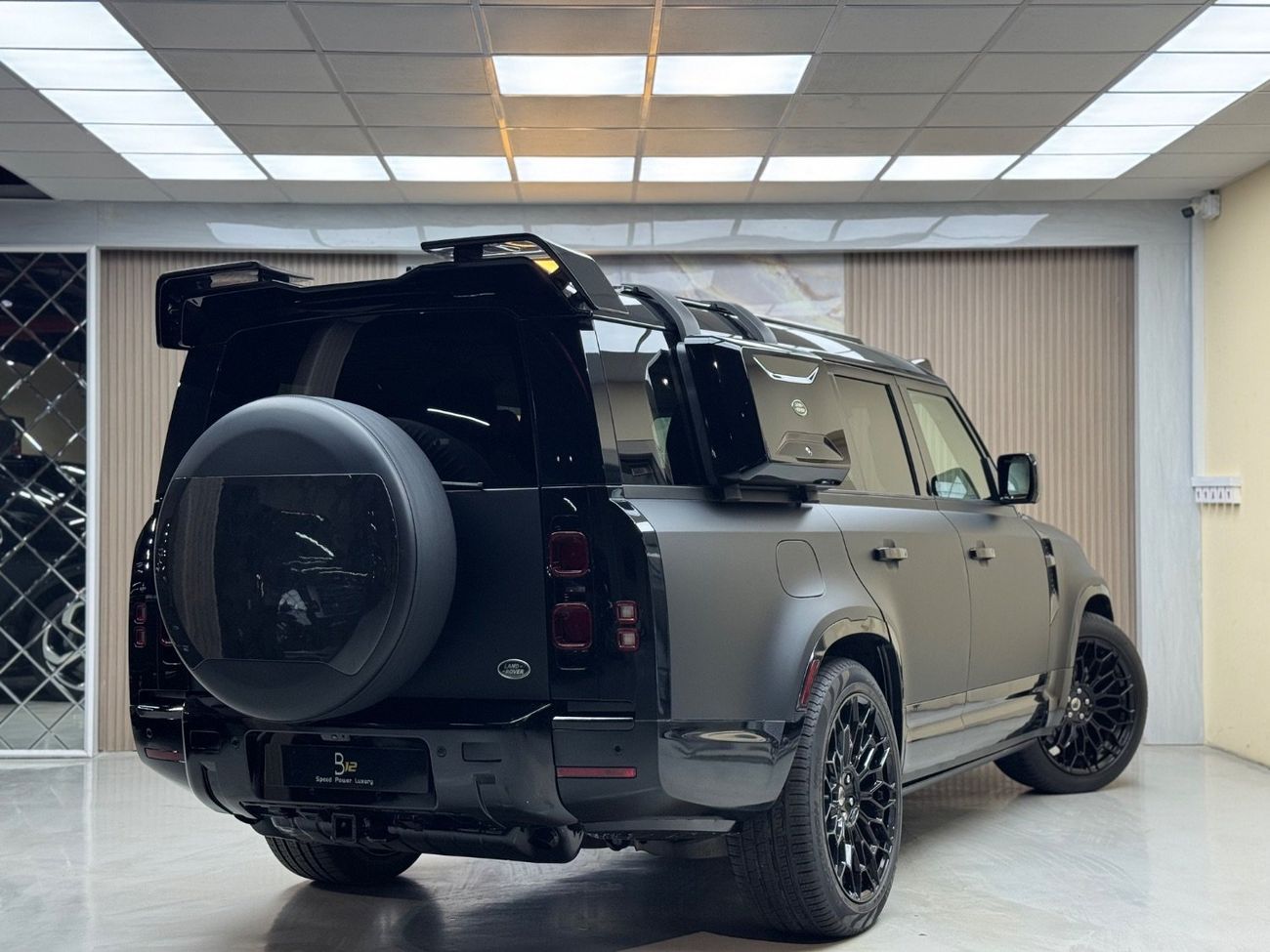 Land Rover Defender 130 SE P400 X Dynamic (7 Seater)