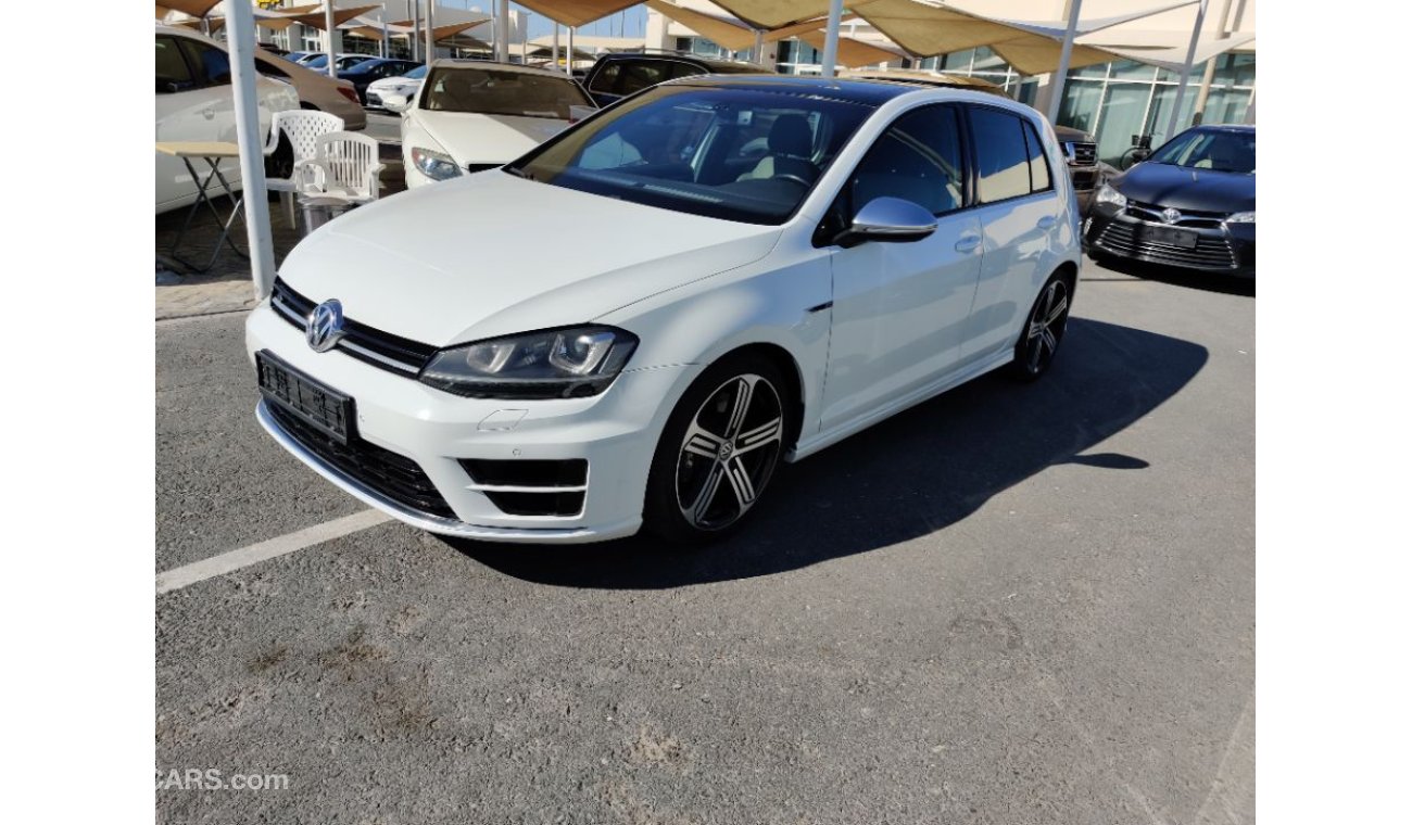 Volkswagen Golf 2016  R GCC specs Full options