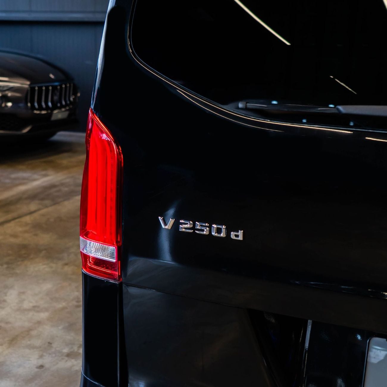 Mercedes Benz V 250 AED 2,682 P.M • 0% Downpayment • Mercedes-Benz V 250d Exclusive • 1 Year Warranty