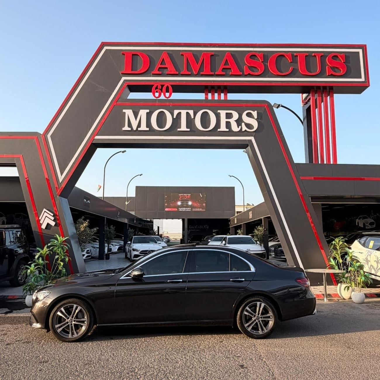 مرسيدس بنز E 350 4MATIC (NON GCC) مرسيدس E350 موديل 2021   وارد كوريا  كلين تايتل (Clean Title)  الممشى: 31,057 كم  ا