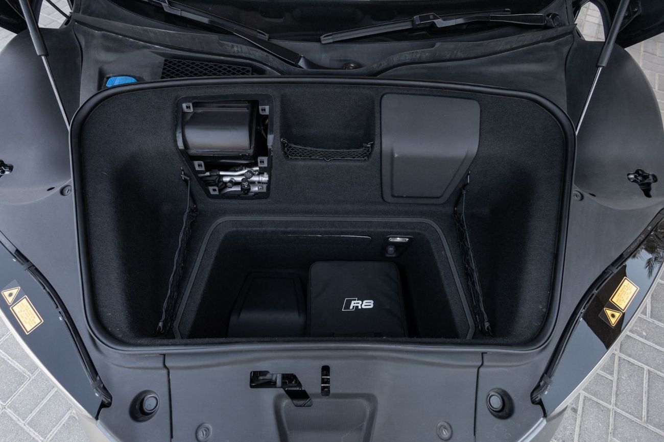 Audi R8 V10 RWD 5.2L (562 HP)