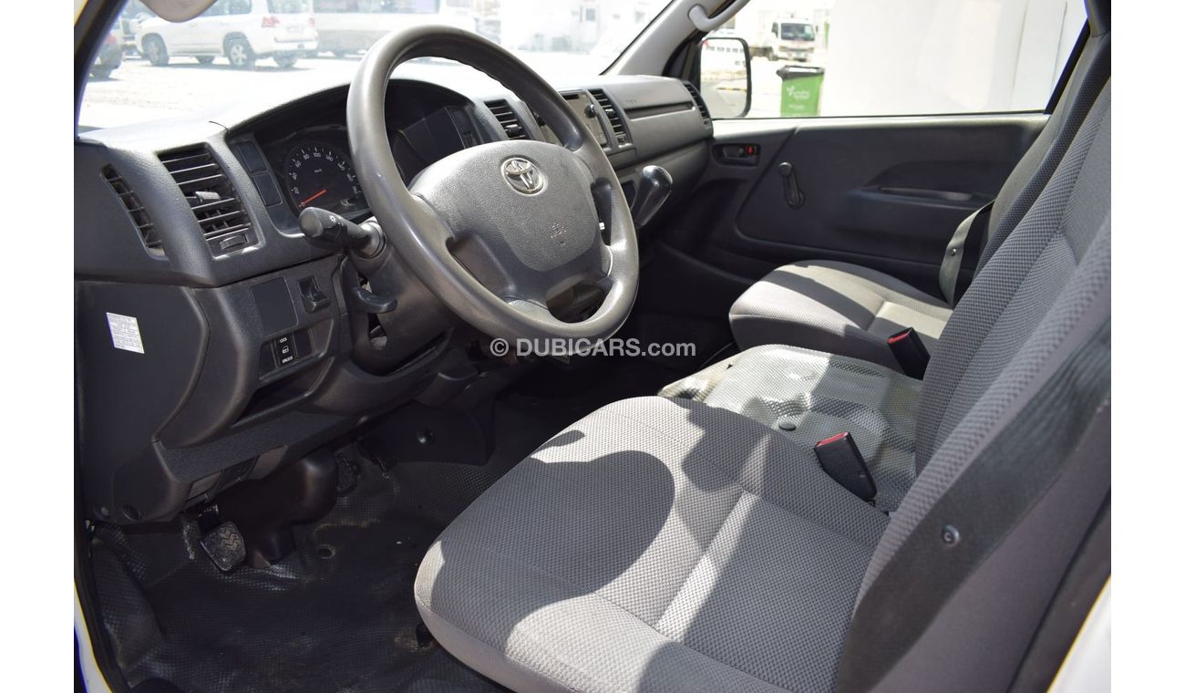 تويوتا هاياس GL - Std سقف